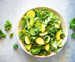 Zielona sałatka z 3 składników pełna smaku i zdrowia. Do zrobienia w kilka minut