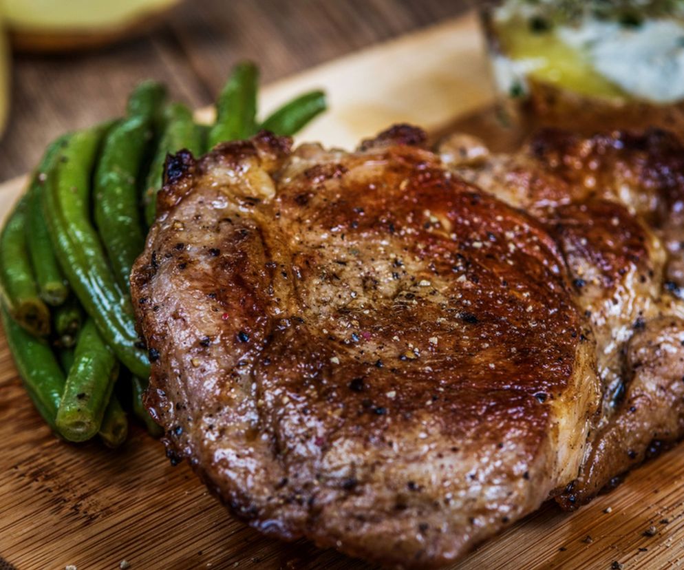  Grillowana karkówka po męsku – przepis w stylu Gordona Ramsaya, który robi wrażenie