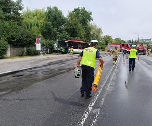 Autobus wjechał w ludzi stojących na przystanku