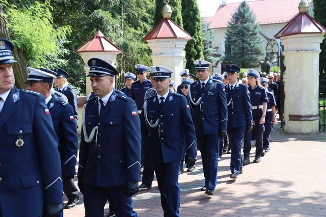 Pogrzeb policjanta, który zmarł po interwencji. Polska Policja pożegnała asp. sztab. Bogdana Orzeszka
