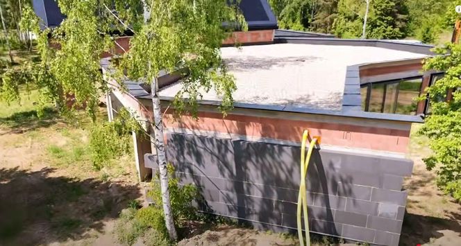 Michał Wiśniewski na budowie swojego domu