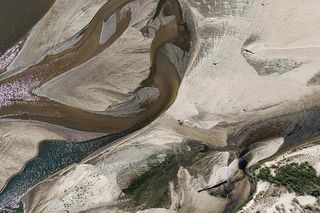 Niski stan wody w Wiśle w okolicach Warszawy