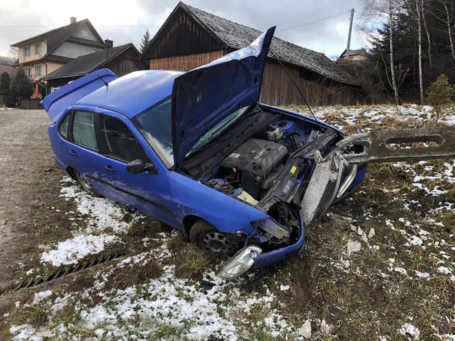 PIJANY kierowca ściął słup seatem! Miał zakaz prowadzenia pojazdów 