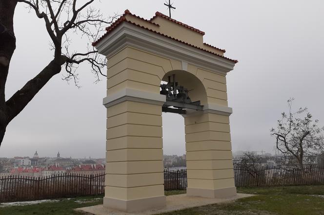 Zabytkowa dzwonnica przy kościele św. Mikołaja w Lublinie