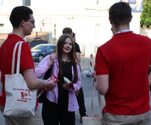 Czerwony autobus linii 7Days już na ulicach Lublina! Za nami inauguracja trasy podczas parady studentów