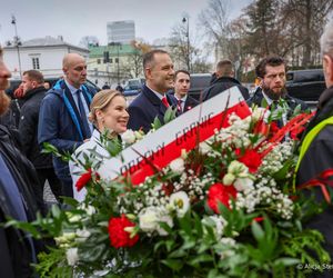 Prezydent Nawrocki z żoną Martą oddali hołd Ojcom Niepodległości. Kancelaria pokazała wzruszający film