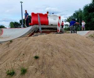 Drogowcy już raz reperowali pumptrack w Starym Fordonie. Teraz potrzebna jest solidna naprawa