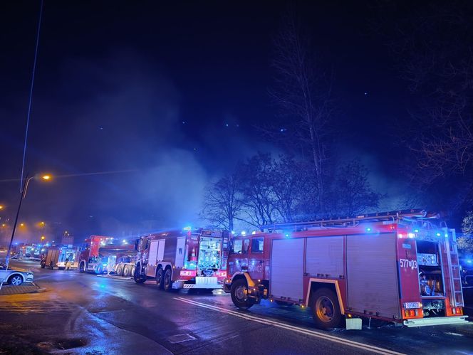 Pożar hali chińskiego marketu w Rudzie Śląskiej