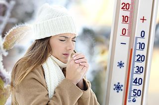 Siarczysty mróz, gęste mgły i gołoledź. Ostrzeżenie dla siedmiu województw. Weekend w Polsce jak na biegunie