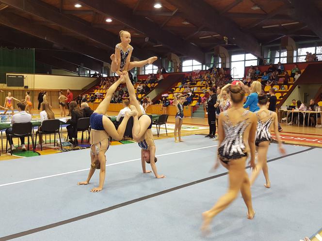 Piramidy, salta i machówki w Trapezie