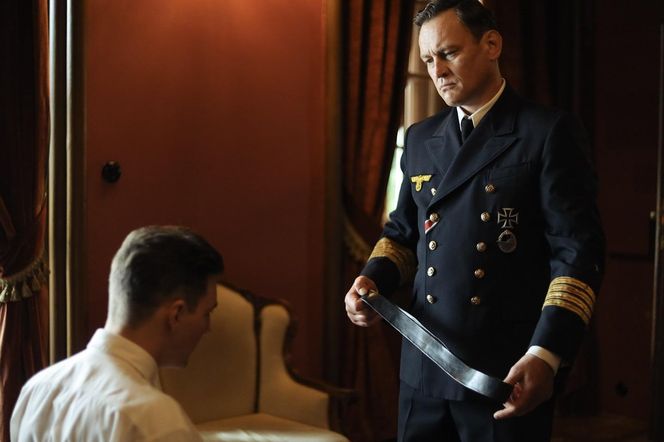 Zatoka szpiegów, odcinek 12 (sezon 2, odcinek 3). Walter Bergman (Paweł Ławrynowicz)