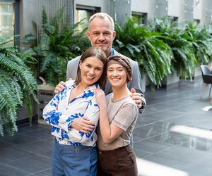 Pierwsza miłość, odcinek 4082: Angelika (Patrycja Franczak), Eliza (Anna-Maria Sieklucka), Bolesław (Dawid Zawadzki)