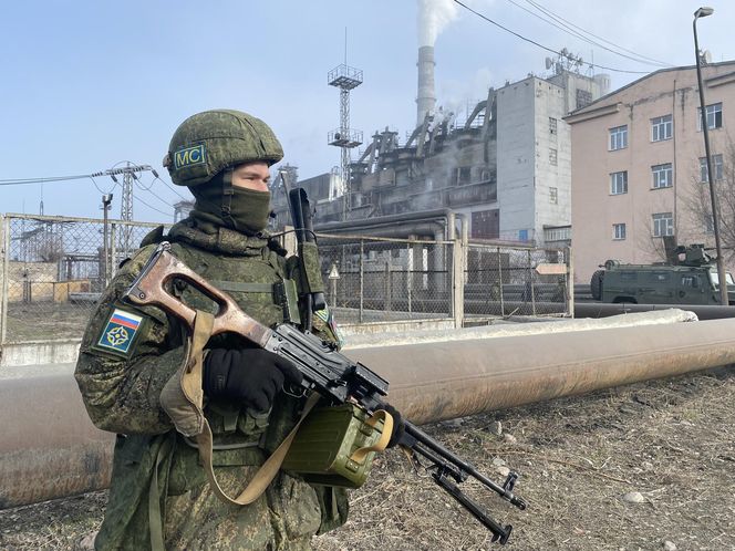 Rosyjscy żołnierze oskarżeni o morderstwa. Prawie tysiąc spraw od początku inwazji na Ukrainę