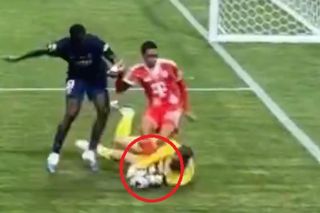 Rywal aż złapał się za głowę. Wstrząsająca kontuzja gwiazdy futbolu [WIDEO]