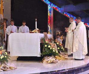 Polonia modliła się przy relikwiach pierwszego świętego millenialsa