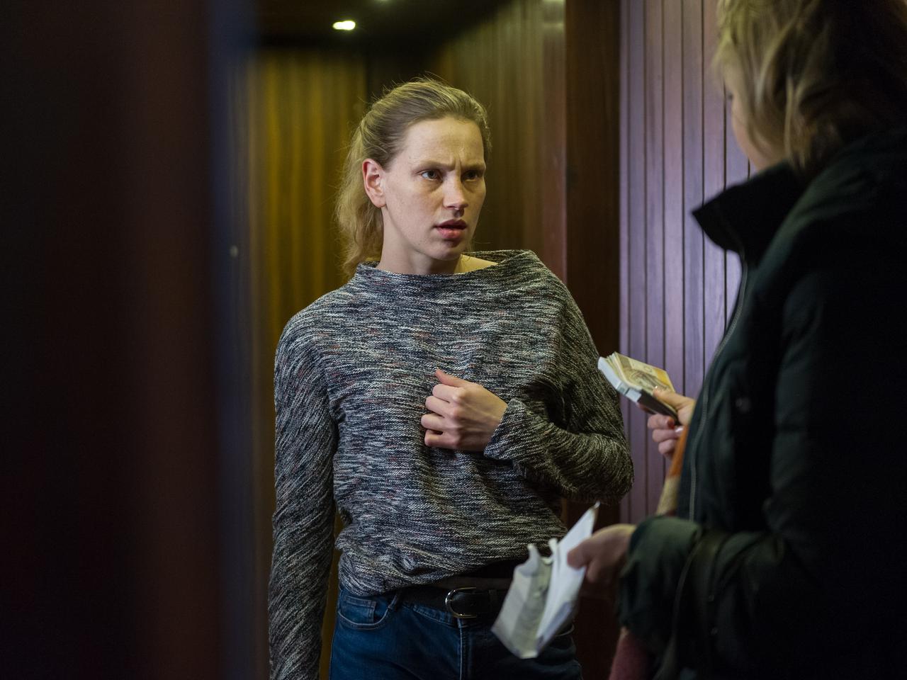 Na Wspólnej odcinek 2653. Zuza (Małgorzata Socha), Sylwia (Alicja Stasiewicz)