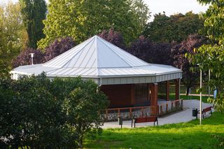 Tężnia solna w Parku im. Dziekońskiej w Białymstoku