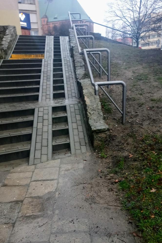 Były "schody grozy", jest "poręcz absurdu". Szczeciński radny reaguje