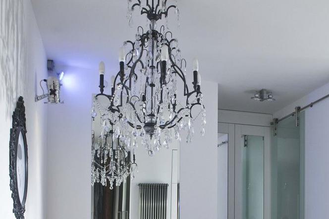 Modne oświetlenie domu: żyrandole, lampy, plafony