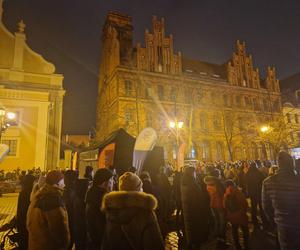 WOŚP 2024 w Toruniu: Tak wyglądał 32. Finał na starówce. Wolontariusze, atrakcje, koncerty