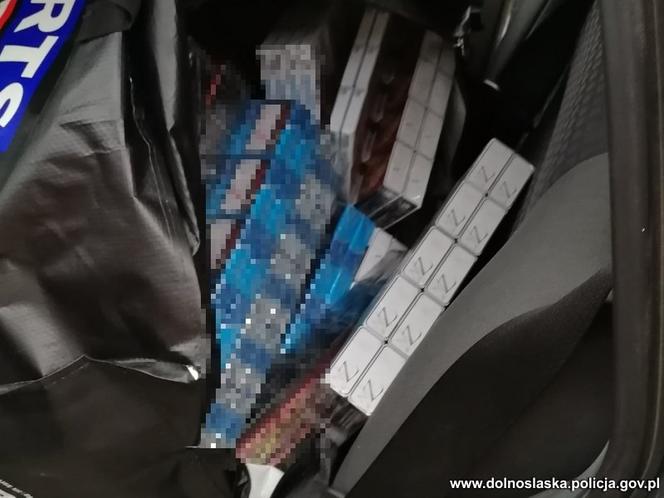 Kibole Śląska handlowali lewymi papierosami. Szokujące odkrycie w garażu
