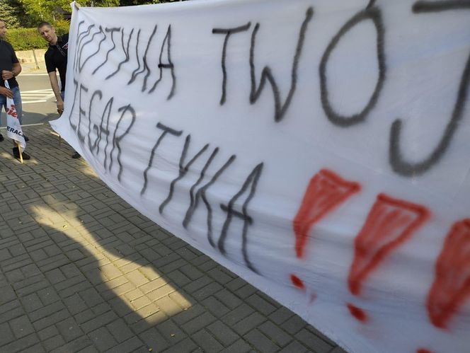 Paraliż w Katowicach. Rozpoczął się protest górników i hutników. "Stal się hartuje, a rząd ją rujnuje"
