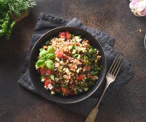 Dietetyczny obiad wegetariański na szybko? Kaszotto z warzywami sprawdzi się idealnie