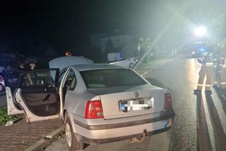 13-latek wsiadł za kierownicę auta. Nocną przejażdżkę zakończył na słupie