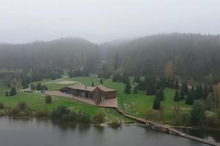 Tak wygląda TAJNA rezydencja Putina. Nakręcili film. Wodospad, krowy na steki, sam luksus!