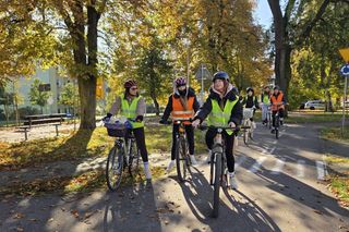 Happenig rowerowy w Dwójce. To kolejna odblaskowa szkoła w Iławie