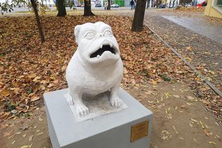 Tak prezentuje się rzeźba psa Kawelina po renowacji