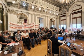 Protest mieszkańców sprzeciwiających się budowie wschodniej obwodnicy Tarnowa na granicy z Wolą Rzędzińską