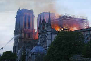 Pożar w katedrze Notre Dame ugaszony. Ocalała kopia Matki Bożej z Jasnej Góry [RELACJA]