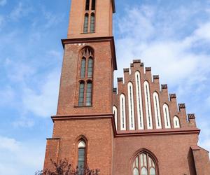 Biały miś obok urny Oliwierka rozrywa serca. Chłopiec zginął z rodzicami w tragicznym wypadku na A1