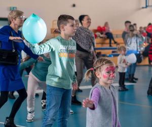 Na imprezie Babcie i Dziadkowie z Łukowa i okolic bawili się wspólnie ze swoimi dziećmi i wnuczętami