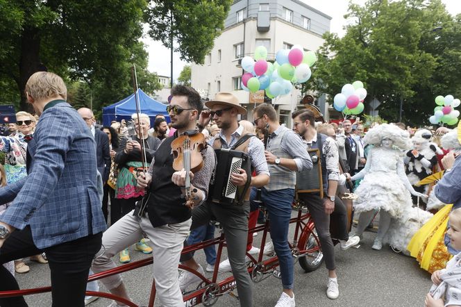 Święto Saskiej Kępy 2025. Kto szedł w paradzie na Francuskiej