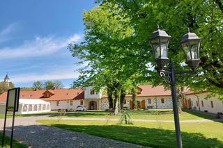 Zespół parkowo - dworski i folwarczny w Wiśniowej [ZDJĘCIA]