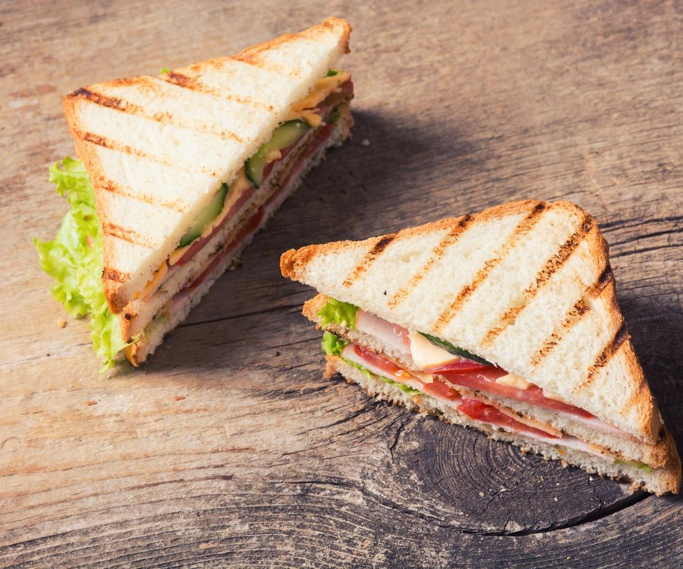 Prosta kanapka o niesamowitym smaku. Przygotujesz ją w 5 minut