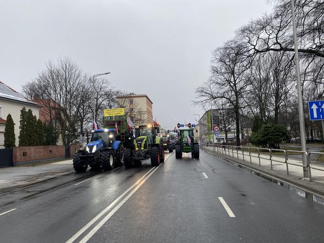 Strajk rolników w centrum Zielonej Góry. Przedsiębiorcy wyjechali na ulice 