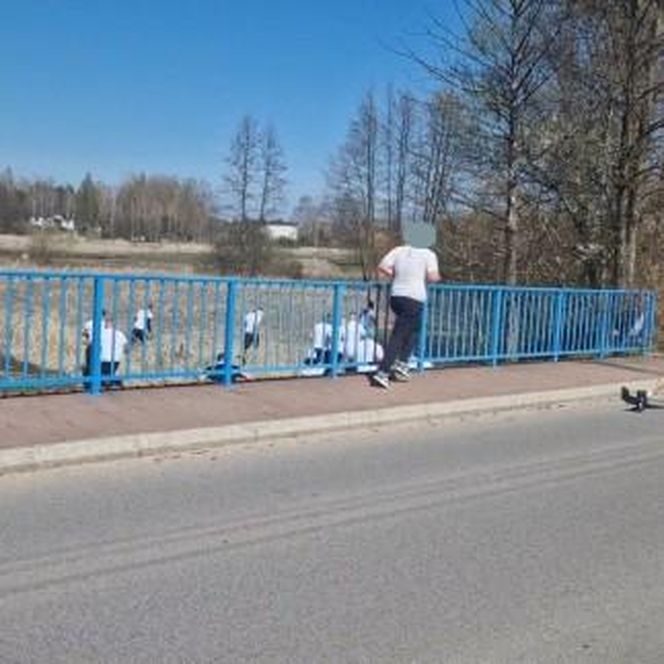 Policjanci zatrzymali 10 pseudokibiców po meczu w Zwoleniu. Wielu z nich było nieletnich