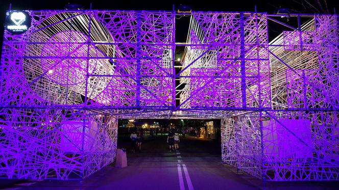 Trwa kolejna edycja OFF Festivalu! Setki ludzi bawią się w Katowicach [ZDJĘCIA]