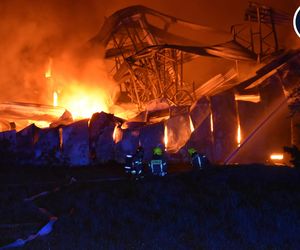 Warszawa. Pożar hal magazynowych w Kawęczynie [ZDJĘCIA]