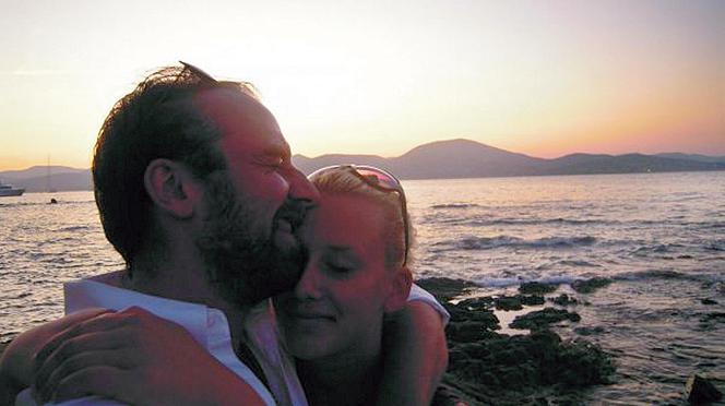 Wszystko robi z siostrą