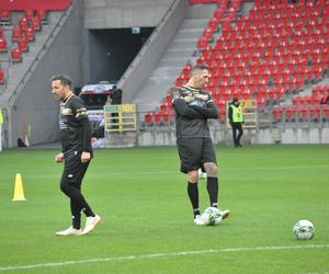 W Tychach grają gwiazdy światowego futbolu. Najpierw był pokazowy trening z młodzieżą