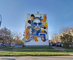 Nowy mural z kobiecą postacią na ścianie bloku przy ulicy Kaszubskiej 2 w Siedlcach. Zobacz zdjęcia!
