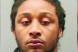 Jednego złapali, drugi ucieka po cichu