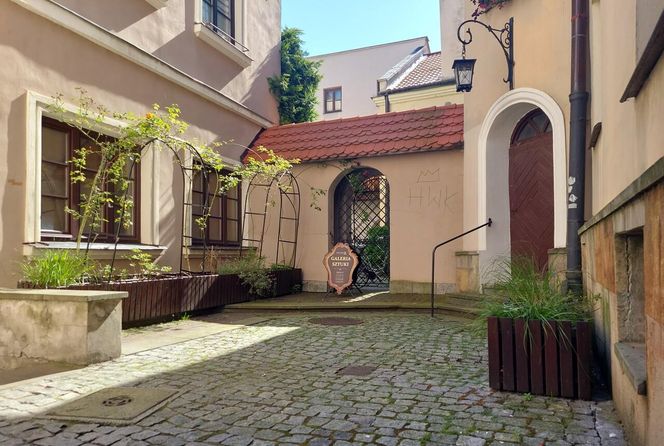 Urokliwe podwórka Starego Miasta w Zamościu