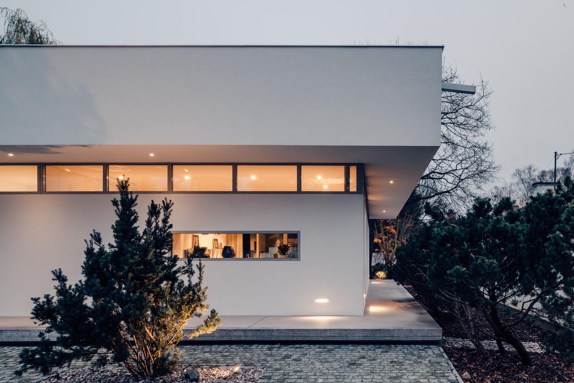 Dom z lewitującym dachem pod Warszawą. Fot. ONI Studio