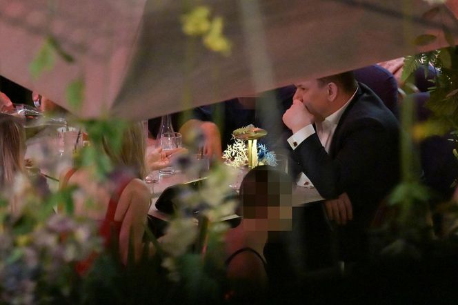 Joanna Krupa w objęciach Dominika Tarczyńskiego.