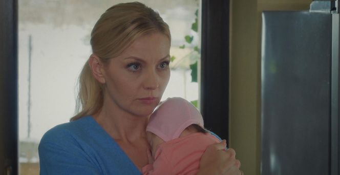 	M jak miłość odc. 1861. Jagoda (Katarzyna Kołeczek), Dorotka (Klara Madeńska)